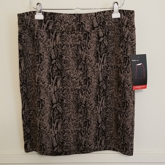 Style & Co. Dresses & Skirts - 🆕 Snakeskin Print Pencil Skirt NWT